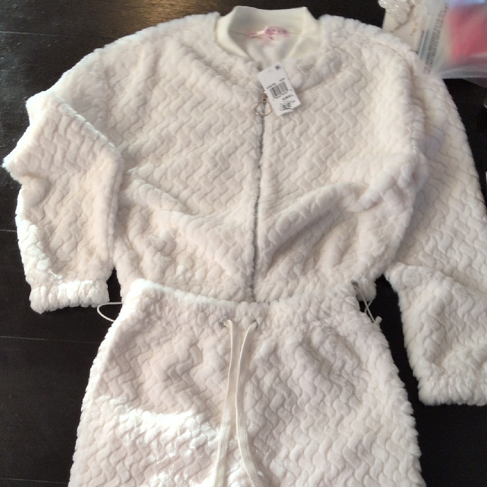 Crave Fame White Textured Set